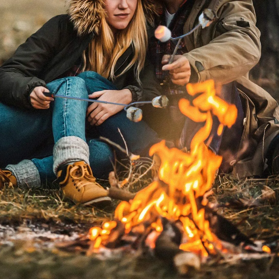 Rynx | Tapirus Marshmallow Roasting Sticks – Set of 4 Telescopic Campfire Sticks - Protect Children with Insulated Handles - Expandable, Collapsible and Foldable – Sturdy Metal Equipment
