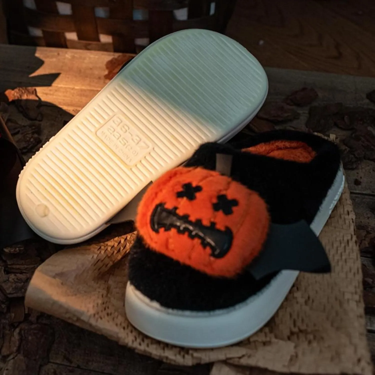 XIXITIAO Halloween Pumpkin Slippers for Womens Mens,Warm Spooky Lantern Pumpkin Slippers,Cozy Memory Foam Slippers,Soft House Slippers
